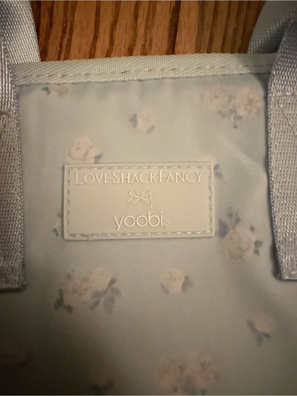 LoveShackFancy - Yoobi Everblooming Rosettes Ditsy Lunch Tote Bag Breezy Blue - Picture 4 of 8
